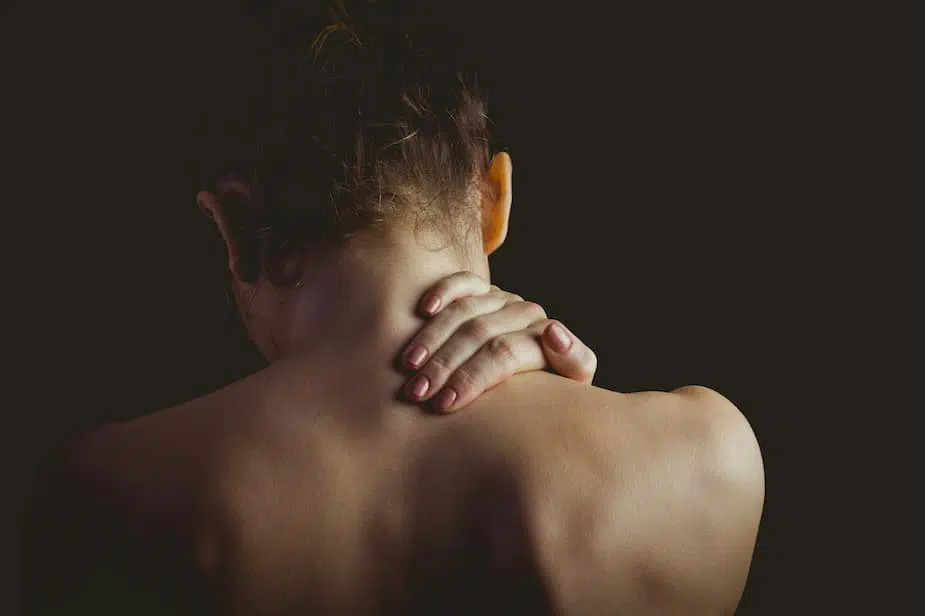 https://zakerchiropractic.com/wp-content/uploads/2019/11/young-lady-holding-her-neck-due-too-neck-pain.jpg.webp