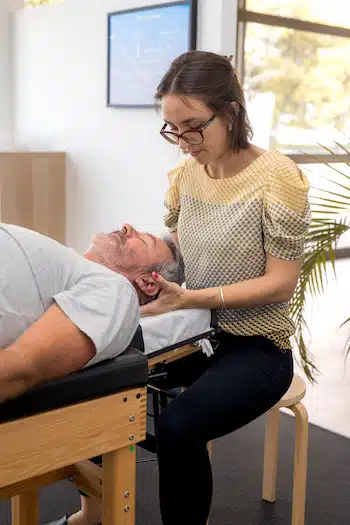 federal worker receiving chiropractic care 