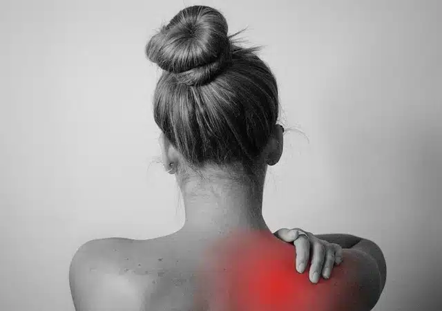 woman experiencing inflammation on the back
